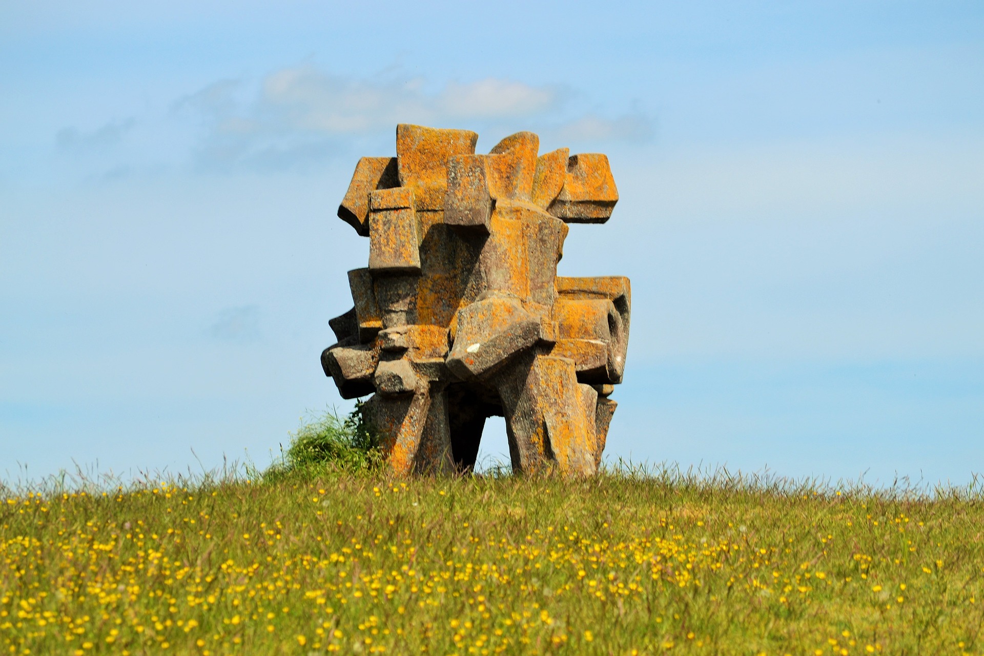 Kunstinstallation Figurenfeld in Eichstätt im Naturpark Altmühltal
