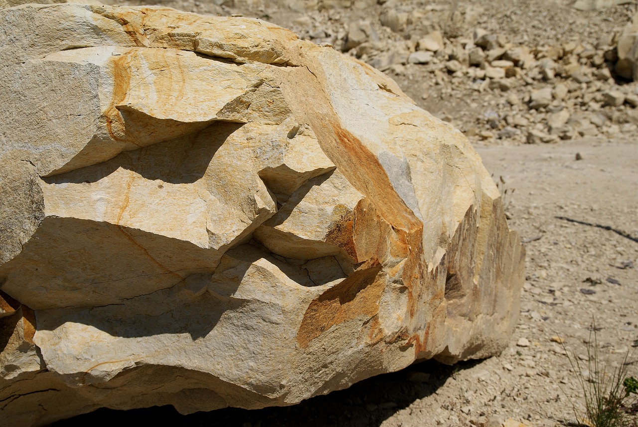 Fossilienfelsen im Naturpark Altmühltal – beliebtes Ausflugsziel nahe der Ferienwohnung Dorfzauber