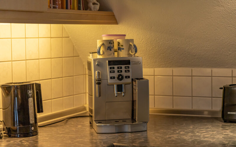 Kaffeemaschine in der voll eingerichteten Küche der Ferienwohnung Dorfzauber Kaffeemaschine in der voll eingerichteten Küche der Ferienwohnung Dorfzauber