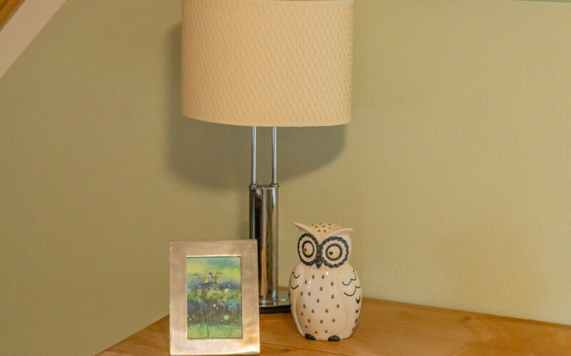 Dekoration im Wohnbereich Dekoration mit Eule und Lampe im Wohnbereich