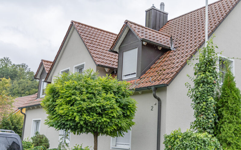Seitliche Ansicht des Hauses mit der Ferienwohnung Dorfzauber Seitliche Ansicht des Hauses mit der Ferienwohnung Dorfzauber